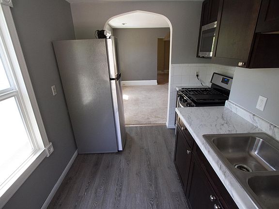 4th image of 2539 Grand St NE APT 2