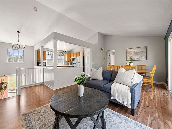 4th image of 396 Lunns Way