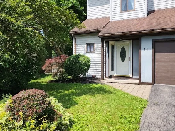 11 Fox Glove Ln, West Henrietta, NY 14586