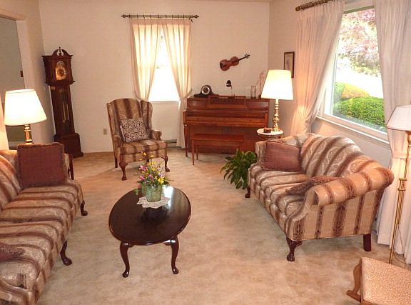 3rd image of 466 Eckert Cir
