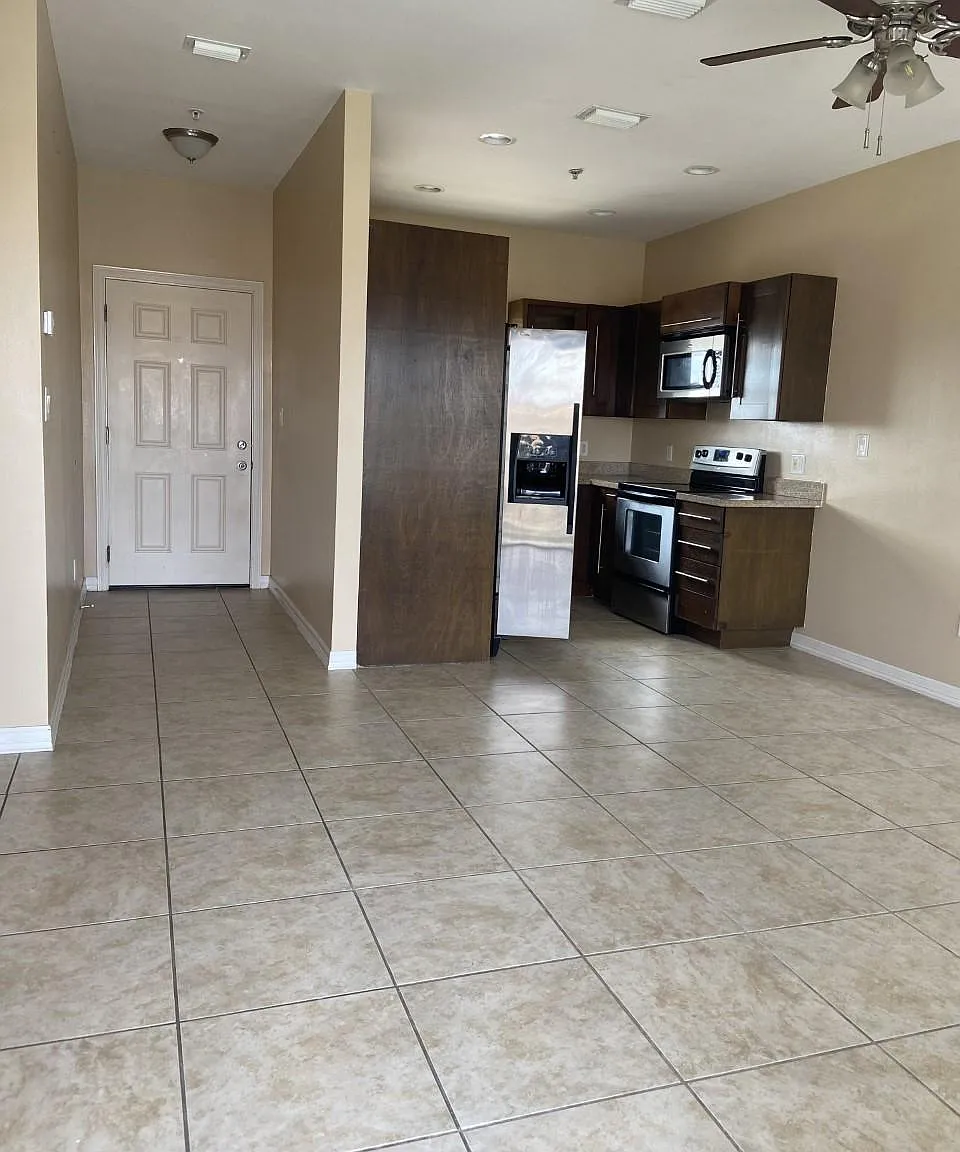 2 bed, 800 sqft, $1,500 — Photo 1