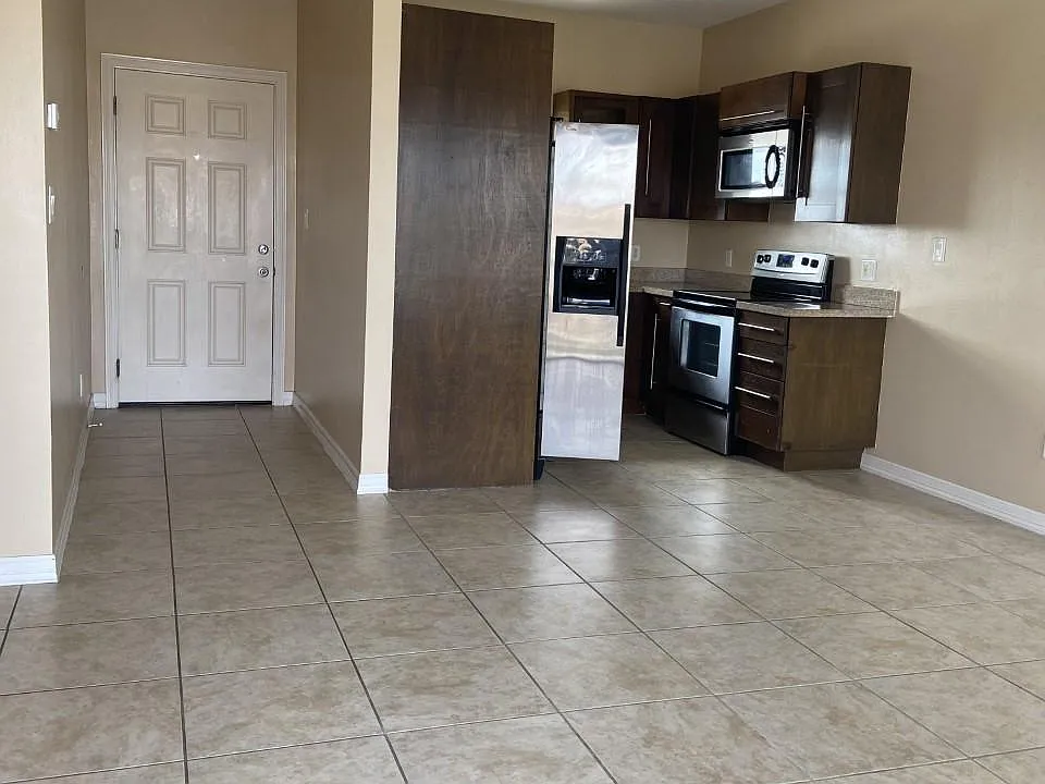 1506 Highway 100 #205