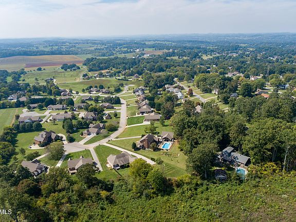 2nd image of 607 Bedford Ct