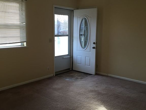 3rd image of 1901 Davis Dr