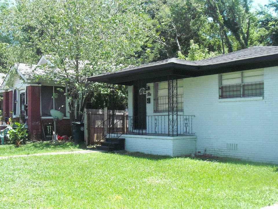 1793-B Steiner Ave SW #B