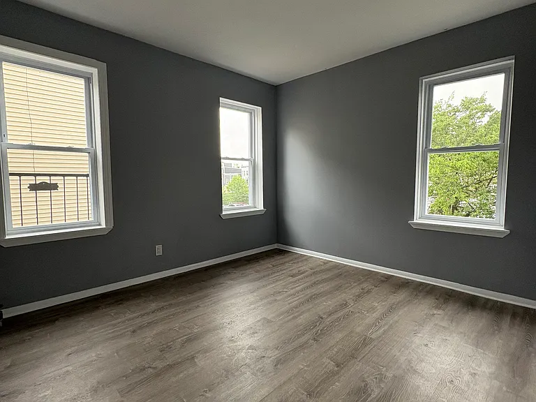 141 Duncan Ave #1 — Photo 4