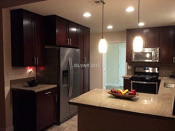 4th image of 8844 Meadowood Dr