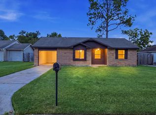 802 E Stadium Ct, Friendswood, TX 77546