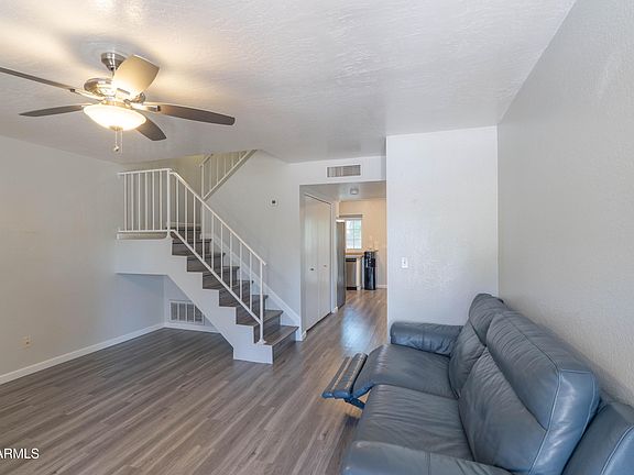 2nd image of 921 W UNIVERSITY Drive #1024