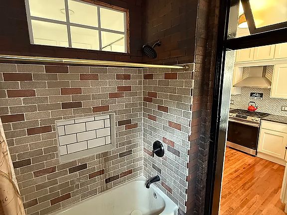 4th image of 903 E Powell Ave