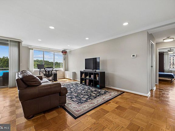 3rd image of 10201 Grosvenor Pl APT 1009