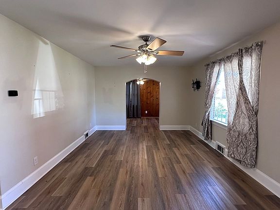 5th image of 312 Woodford St