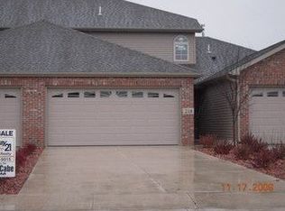 218 Deer Trail Ln, Schererville, IN 46375