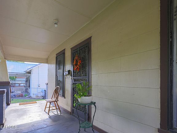 5th image of 3727 Ivy Ave