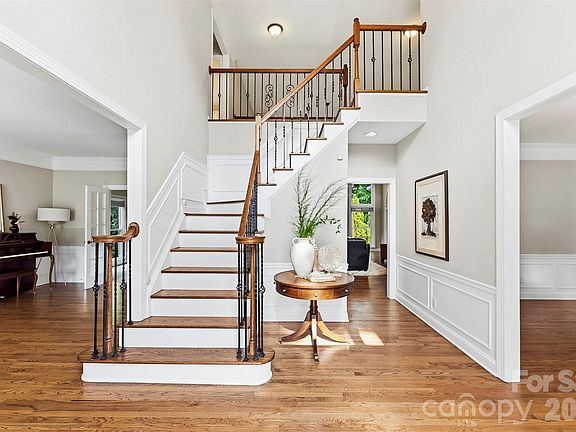 5th image of 7337 Versailles Ln