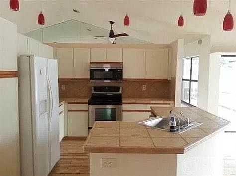 5th image of 9431 Sun Pointe Dr