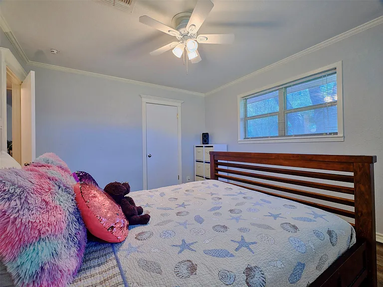 9326 Kostelnik St — Photo 35