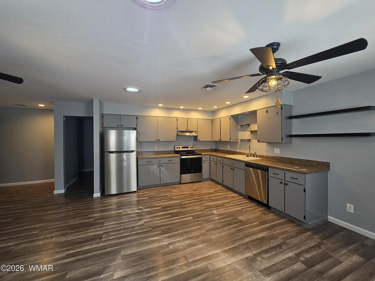 Building Photo - 931 W Laxton