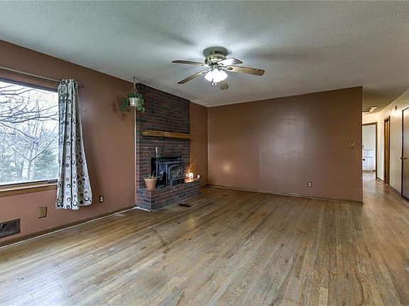Large living room w/ FP