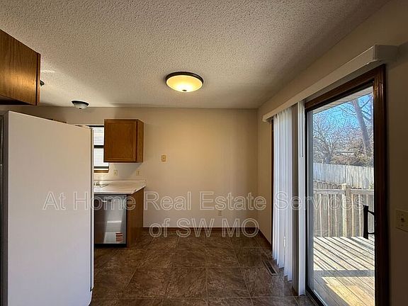 3rd image of 1413 S Ventura Ct