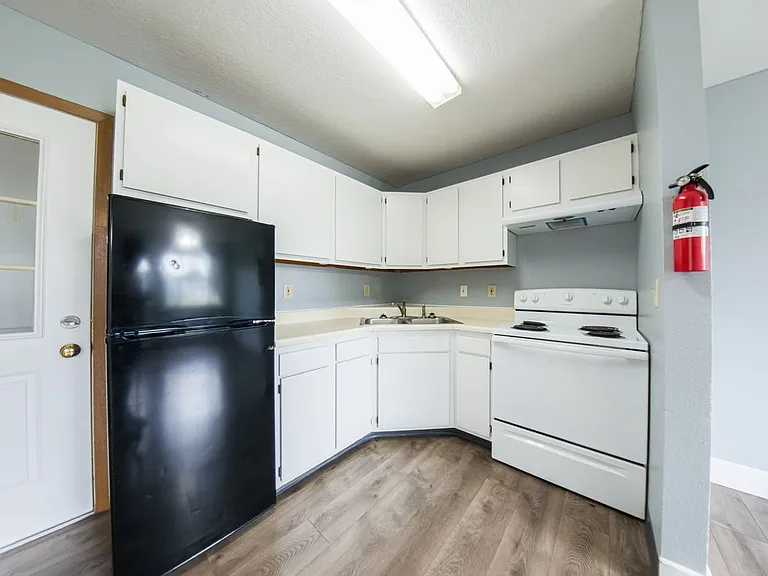 203 N East St — Photo 3