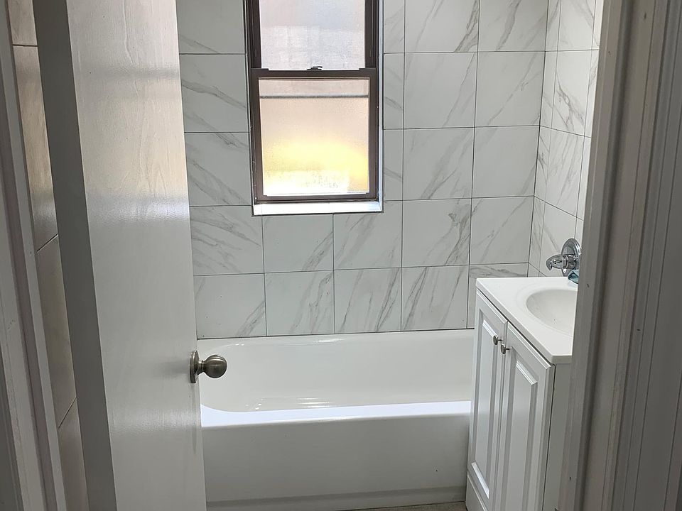 1st image of 163 Villa Ave #1