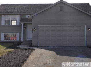 933 Sunrise Ln, Belle Plaine, MN 56011