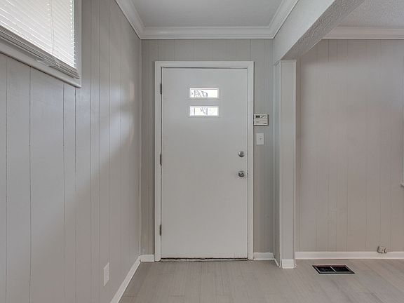 4th image of 2601 Aspen Dr
