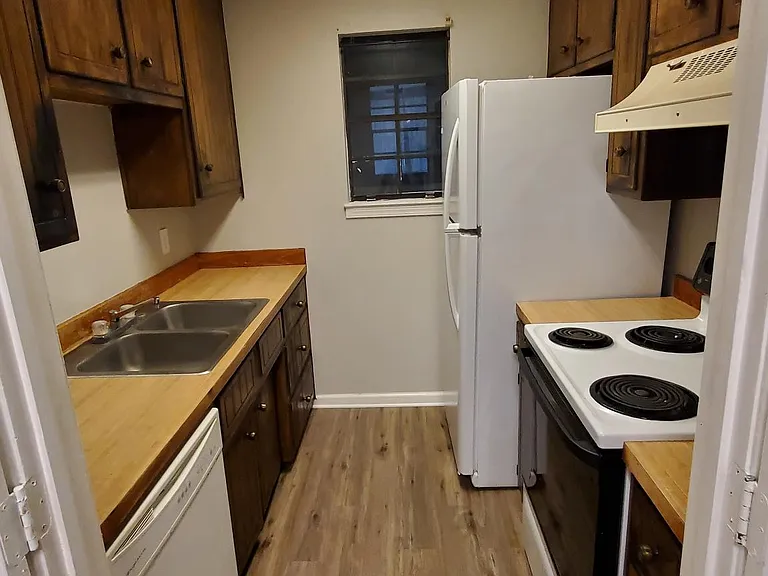 1404 Gause Blvd #6 — Photo 4