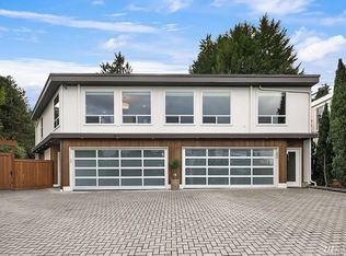 9819 SE Shoreland Dr, Bellevue, WA 98004