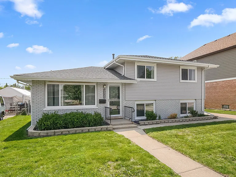 10403 Barnard Dr — Photo 1