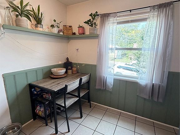 5th image of 802 E 7th St