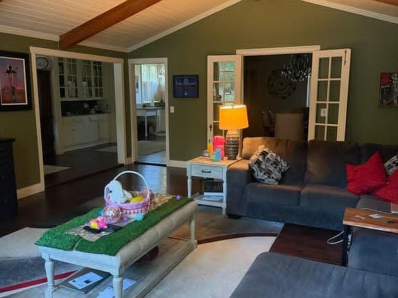 3rd image of 709 Pinetree Ln