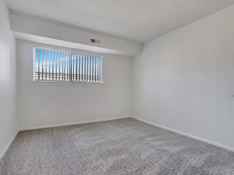 Lakeview Apartments — Photo 4