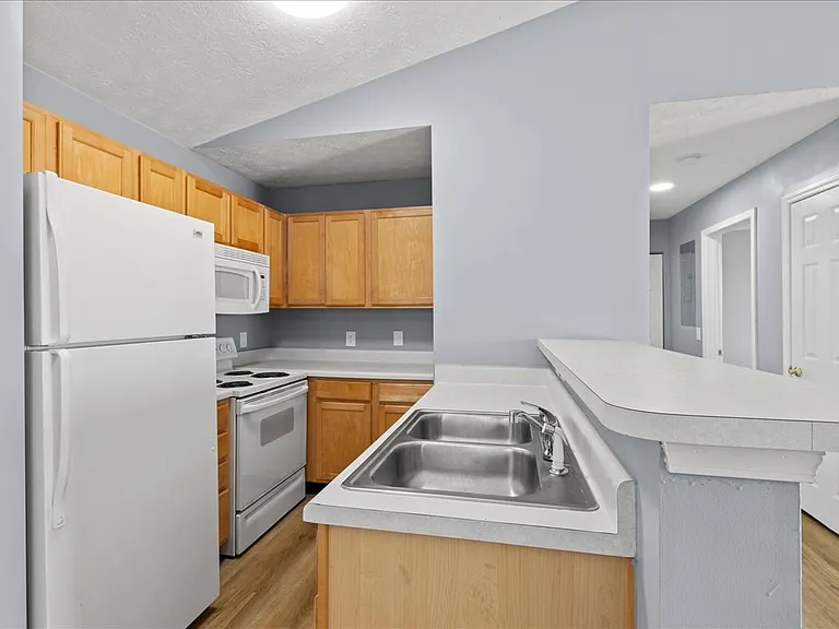 Cross Lake Apartments — Photo 125