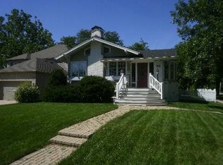 168 N Avon Rd, Elmhurst, IL 60126