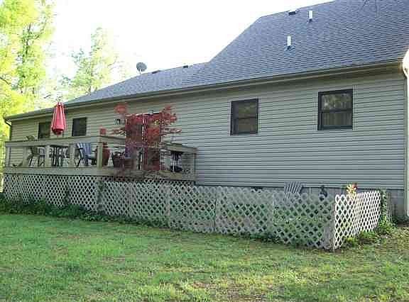5th image of 90 Lauderdale Ln