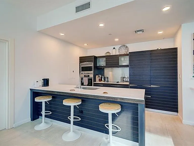 200 Biscayne Blvd #1408 — Photo 1
