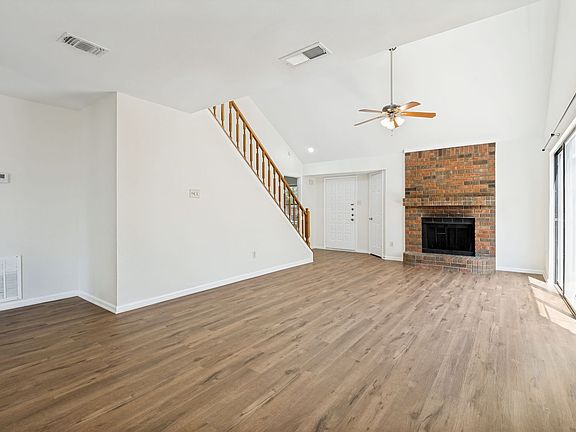 3rd image of 1922 Meadowview Ct