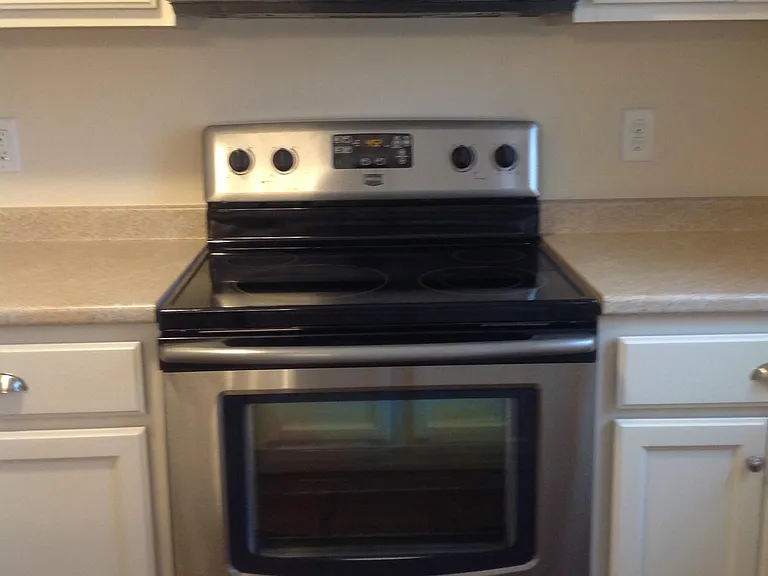 84 Holly St #B — Photo 15