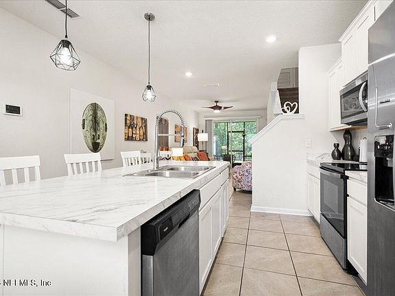 3rd image of 575 OAKLEAF PLANTATION Parkway #1803