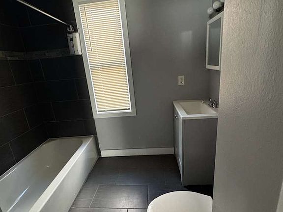 3rd image of 200 Ferry St #A