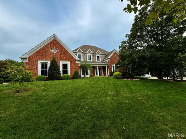 2154 White Lane Dr, Chesterfield, MO 63017