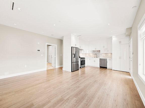 5th image of 3128 Kings Ave