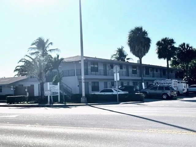 1711 S Cypress Rd — Photo 1