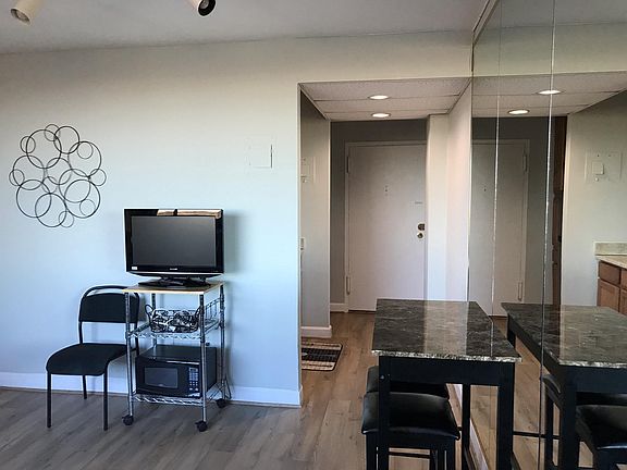4th image of 1011 Arlington Blvd APT 826