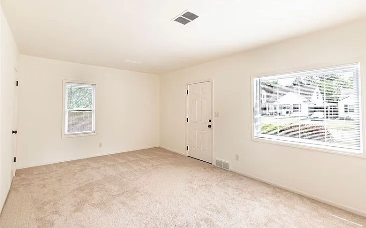 420 W Morehouse Ave — Photo 2