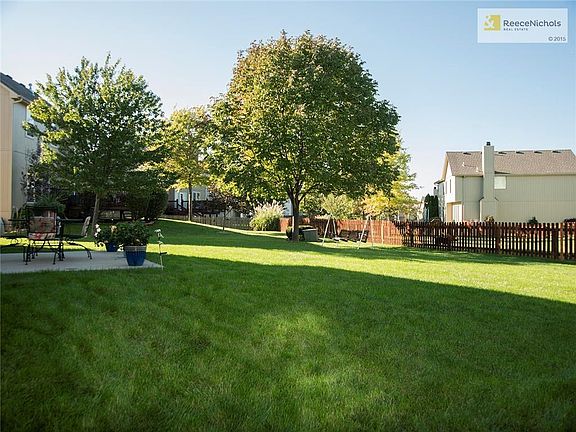 Level yard nicely cared for to enjoy with plenty of space!