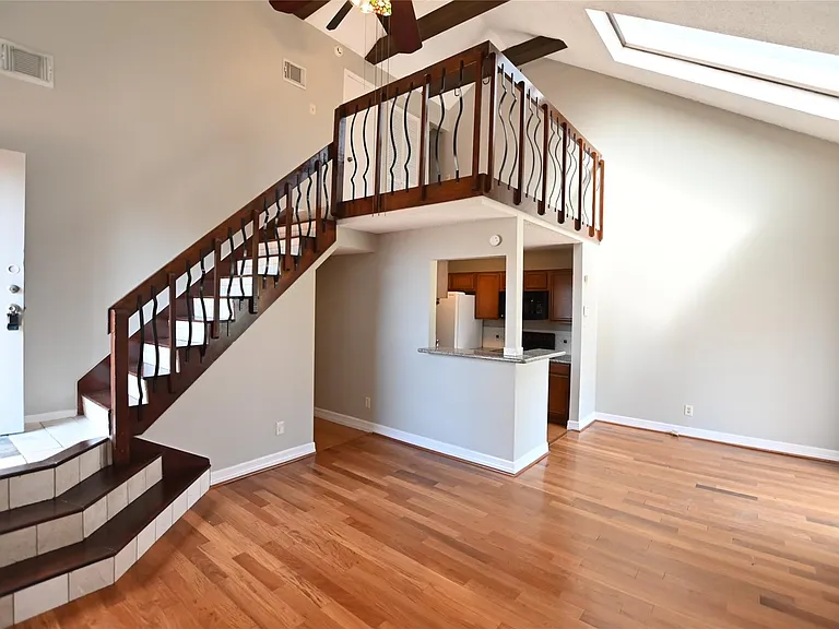 8455 Sands Point Dr — Photo 3