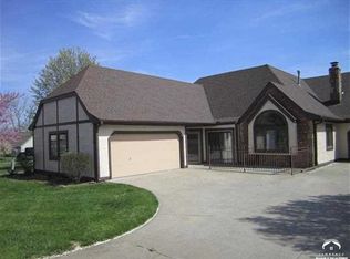 2732 Chipperfield Rd, Lawrence, KS 66047